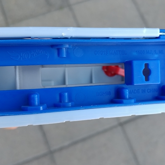 Mattel Toys Hot Wheels City Power Lift Garage Portable Play Set